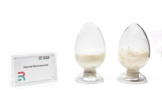 Un bon prix. C21H42O4 Glycéryl monostearate blanc ou crème solide cireux HLB 3.8 Dans les industries alimentaires pharmaceutiques et cosmétiques en ligne