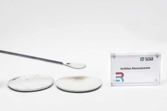 Un bon prix. Sorbitane monostearate ou sorbide stearate C24H46O6. valeur HLB 4,7 jaune clair granulaire solide stabilisant lubrifiant adoucisseur en ligne